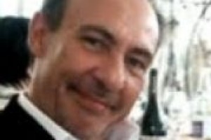 Una ‘‘piccola banca solidale del vino’’ per aiutare la ripresa in Abruzzo anche attraverso il rilancio della ristorazione. L’iniziativa è promossa da Antonio Paolini, giornalista de Il Messaggero