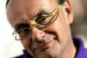 Da un po’ di tempo in Italia si osserva, nei territori del vino, la messa in discussione di quelle leadership che hanno sviluppato quegli stessi territori. Ne abbiamo parlato con Carlo Cambi, eclettico giornalista e analista del mondo del vino.