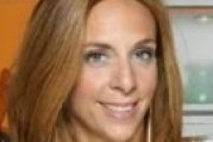 Anni ed anni di consigli dati ad amici, parenti, colleghi, raccolti in un libro, per saper scegliere il vino giusto in ogni occasione. A WineNews, la sommelier del piccolo schermo, Adua Villa, presenta ‘‘Una sommelier per amica’’