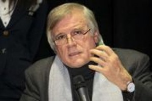 “Straniero, non è sempre sinonimo di invasione. Spesso “fa rima” con opportunità. Sia quando si presenta come forza lavoro, sia quando “seguono” la filiera del vino apprezzandone i sapori e i luoghi”. Così il sociologo Aldo Bonomi