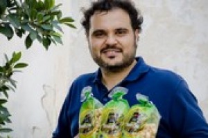 “La maniera migliore per fare memoria delle vittime innocenti della mafia, è fare dei prodotti di qualità dai terreni confiscati alla malavita”. Alessandro Leo presidente Terre di Puglia Libera Terra, associazione che compie oggi 20 anni di attività