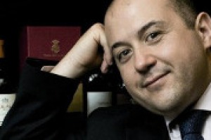 “Per 20 anni abbiamo ordinato i vini per farci belli con le guide, però poi il vino non si vendeva. Le cose sono cambiate. Ora si ordinano i vini che girano, e per l’abbinamento con i piatti, al bicchiere”: così a WineNews Alex Pipero (Pipero Al Rex)