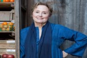 La “rivoluzione culturale” legata al valore del cibo deve partire dai più piccoli. Ecco perchè “l’insegnamento della cultura del cibo a scuola non può più essere rinviato, a partire da quella pubblica”. Il pensiero di Alice Waters