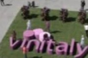 In Italia il consumo di vino diminuisce, ma l’export del Belpaese cresce in tutto il mondo. Un apparente paradosso a cui cercheranno di dare risposta le ricerche di Vinitaly. Una piccola guida tematica tracciata dalla brand manager Elena Amadini