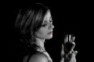 Il vino ha un ruolo importante nella seduzione, ma a livello fisico come influisce nella sessualità? ‘Può far bene nelle giuste quantità, ma sbaglia chi lo definisce ‘viagra naturale’’. Così il professor Andrea Ledda