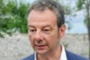 ‘‘Il vino italiano deve avere l’umiltà di capire che rispetto al vino francese è indietro, anche se ha molti punti di forza su cui puntare, radici da valorizzare con il dovere di accettare, specie all’estero, le regole di mercato’’