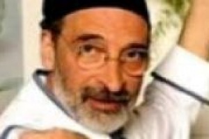 Per stare bene a tavola con se stessi e con gli altri, la ricetta è semplice. Ed è racchiusa nei 10 ‘‘comangiamenti’’ di Andy Luotto, grande chef con un brillante passato nel cabaret. E che oggi prende la cucina molto sul serio, ma con serenità ...