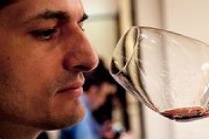 Boom qualitativo in tutti i territori di Italia, tanti ancora da scoprire, la questione “zonazione”, il tema della sostenibilità e del bio, e le bollicine: a Winenews parla Antonio Galloni, uno dei palati top al mondo e fondatore di “Vinous”