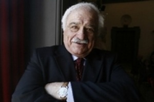 Ogni epoca ha vissuto il suo progresso grazie alla scienza, ma oggi questa fa paura. Perchè mancano le basi culturali per comprenderla, anche nel vino. Per questo serve un nuovo modo di raccontare la scienza. A WineNews il professor Attilio Scienza