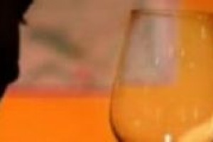 Vino al bicchiere, ovvero il miglior antidoto alla crisi dei consumi in Italia e al rischio etilometro sulle strade. Al punto che tra pochi anni l’80% del vino fuori casa sarà “via calice”. Lo dice Pietro Baracco, inventore del wine-dispenser WineFit