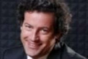 Nei territori del vino c’è stato, in pochissimi anni, un raddoppio delle bottiglie prodotte: questo deve far alzare il livello di attenzione, perché la sovrapproduzione svilisce il nome del vino. Parola di Sebastiano Barisoni, voce di ‘‘Radio 24’’