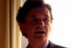 Il vino come prodotto della terra, ma anche come bene rifugio, specie per le grandi griffe di Italia e Francia. A WineNews le parole di un personaggio di alto lignaggio nella nobiltà del vino e della finanza, il Barone Philippe de Sereys Rothschild