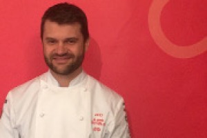 Tra le stelle più luminosa della Michelin 2017, presentata oggi a Parma, quella di Enrico Bartolini, con 4 stelle in tre ristoranti diversi: due a Milano (Mudec), una a Castiglione della Pescaia (Tenuta La Badiola) e una a Bergamo (Casual)