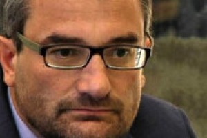 “Non possiamo disperdere le risorse per la promozione del vino all’estero, creando bandi più omogenei tra Regioni e dandoci regole più stringenti”. A WineNews, Luca Bianchi, capo dipartimento per la competitività al Ministero delle Politiche Agricole