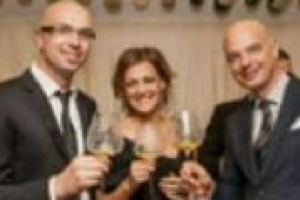 Venissa, il vino simbolo di Venezia dall’età dei Dogi, rinasce e si presenta, in anteprima mondiale, nei ristoranti stellati d’Italia. Un vino, per sua natura, ‘‘esperienziale’’, come racconta ai microfoni di WineNews Gianluca Bisol