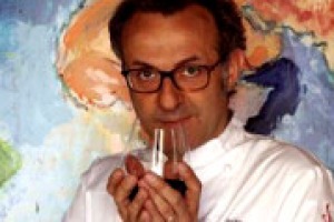 Massimo Bottura, il “re” degli chef italiani, “tête-à-tête” con WineNews: il ruolo dello chef a salvaguardia del lavoro di agricoltori e contadini eroici, la cucina contemporanea che deve guardare al passato senza nostalgia, le contaminazioni …