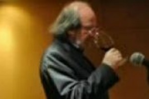 L’Europa regolamenta i vini biologici autorizzando, in pratica, l’uso delle stesse sostanze chimiche permesse nell’enologia tradizionale. Un buco nell’acqua? Ne abbiamo parlato con Gigi Brozzoni, direttore del Seminario Luigi Veronelli