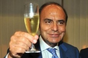 “Negli ultimi 20 anni delle regioni italiane che erano marginali, come la Sicilia o l’Abruzzo, ora sono realtà riconosciute ed esportano in tutto il mondo. Mentre si sono consolidate nel mondo Toscana, Piemonte e Veneto”. A dirlo Bruno Vespa