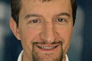 A tu per tu con Roberto Burdese, presidente di Slow Food Italia: il futuro della ‘‘chiocciolina”, i successi dell’agroalimentare, un nuovo modello da proporre e gli appuntamenti: da Cheese all’Expo 2015, via Salone del Gusto e Terra Madre nel 2014