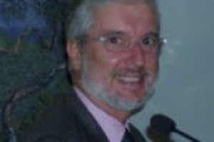 Dal 10 ottobre, via libera al primo dei tre aumenti dell’imposta sull’alcool, previsti per finanziare il taglio dell’Imu ed il decreto scuola. A WineNews il parere (ed i numeri) di Ottavio Cagiano, direttore generale di Federvini.