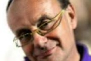 Montefalco è uno dei territori enologici più vivaci e all’avanguardia. Ma come è nato il fenomeno “Sagrantino di Montefalco”? E quali trasformazioni sta vivendo? Le parole di Carlo Cambi, uno dei giornalisti più istrionici del mondo del vino