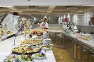 Non solo grandi chef e ristornati d’autore: in Italia conta anche, e molto, la ristorazione collettiva. A WineNews le riflessioni di Arnaldo Tinarelli, direttore affari generali del gruppo Camst, che somministra oltre 100 milioni di pasti all’anno