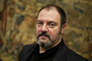 “Ottimo rapporto con il vino, lo conosco e mi piace degustarlo. Il vino è elemento narrativo perchè è elemento quotidiano, è nella vita di tutti. Ed è un momento culturale del nostro essere italiani”. Così a WineNews il giallista Carlo Lucarelli