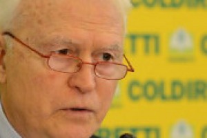 ‘‘Il vino è un settore in cui la legalità si è rivelata vincente, particolarmente produttiva dal punto di vista della credibilità. La speranza è che continui, ma l’esperienza insegna a non abbassare mai la guardia’’. A Wine News, Gian Carlo Caselli