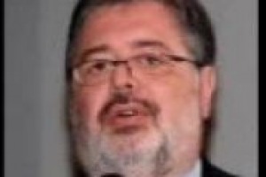 Il dominio del Centro-Sud, una cucina creativa ma di territorio, la decaduta della formalità, e una ristorazione più ‘‘italiana’’: ecco le tendenze della ‘‘Guida dei Ristoranti d’Italia’’ 2011 del Gambero Rosso, nelle parole di Daniele Cernilli ...