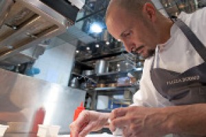 Di alta ristorazione con lo chef Enrico Crippa. Che spiega a WineNews come imprenditori gli chef lo sono sempre un po’ stati (Piazza Duomo, Alba, ha da sempre la brasserie) e che tra costi e ricerca di personale qualificato il vino resta una certezza