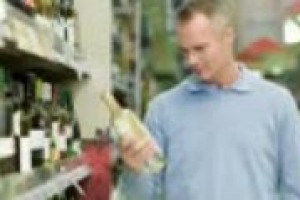 Le vacanze non sono ancora finite, e molti hanno deciso di trascorrerle in campagna, tra natura e vino, per il quale gli enoappassionati italiani spendono più del doppio della media, come spiega a WineNews Roberto Ciampicacigli, direttore Censis