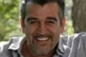 Ritorna a splendere la Dorona, l’antica uva di Venezia recuperata nell’isola di Mazzorbo dalla famiglia Bisol. Il progetto spiegato dall’enologo Roberto Cipresso. ‘‘dobbiamo raccontare storie ed emozioni uniche. In tutti i territori d’Italia ...’’