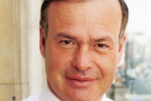 In un mercato del vino dove gli scaffali sono superaffollati di etichette, il brand, come elemento distintivo è fondamentale. Ne abbiamo parlato con Francis Michael Claessens, fondatore dello studio specializzato londinese Claessens International