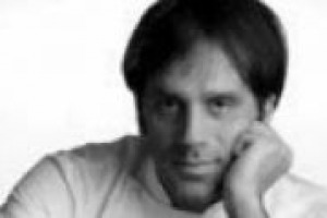 Tutti parlano di crisi, che si dice tocchi anche l’altissima ristorazione italiana: ma è proprio così? Ed il vino che ruolo ha nei locali più prestigiosi del Belpaese? Lo abbiamo chiesto ad alcuni dei protagonisti dell’alta cucina italiana