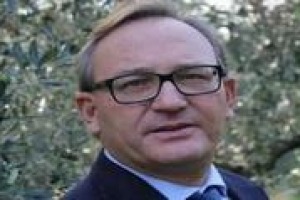 Crescita dei volumi esportati e, più lentamente, anche dei prezzi. Con un Europa che aiuta, ma potrebbe fare di più. Il futuro prossimo del vino italiano secondo Davide Gaeta, docente di Economia dell’impresa Vitivinicola all’Università di Verona