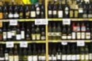 Il vino in Inghilterra? L’82% delle vendite è concentrato in 6 catene di supermercati. Ne abbiamo parlato con Sergio De Luca, responsabile acquisti Italia e Bordeaux di Enotria World Wine, tra i principali player del mercato Uk