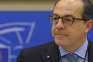 Tra Europa e Italia, Omnibus e Testo Unico, la strada del rapporto tra burocrazia e regolamenti e produzione vitivinicola nelle parole di Paolo De Castro, vicepresidente della Commissione Agricoltura del Parlamento Europeo