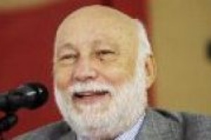 ‘‘Il ritorno dei giovani in agricoltura? Se ne parla troppo e male. In campagna tornano laureati, specializzati, e pochi, perché la tecnologia (per fortuna) ha sostituito la fatica. Che tocca agli immigrati’’. Parla il sociologo Domenico De Masi