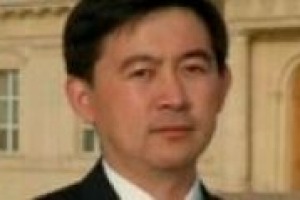 L’export di vino italiano in Cina nel 2011 è cresciuto dell’80%, ma siamo ancora lontani dai livelli dei vini francesi. Su cosa deve puntare il comparto enoico per conquistare l’Asia? Lo abbiamo chiesto ad uno dei massimi esperti del Paese, De Mei Li