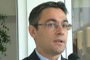 In poco meno di 20 anni (dal 1997 ad oggi) il consumo di vino procapite in Italia è sceso da 50 litri a 37. Cosa è successo? Quali sono stati i fattori scatenanti di questa drastica riduzione? A Winenews Denis Pantini di WineMonitor-Nomisma