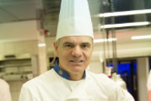 “Ai francesi ruberei il rigore sulle tecniche di cottura, ai tedeschi l’organizzazione, agli spagnoli la creatività. Ma ormai i cuochi italiani non sono subalterni a nessuno, siamo a livelli altissimo”: così Enrico Derflingher, presidente Eurotoques