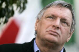 Tra i tanti, importanti interventi che sono andati in scena al Salone del Gusto di Torino, quello che ci è piaciuto e ci ha colpito di più è stato quello di Don Luigi Ciotti, che riproponiamo, per chi se lo fosse perso, in versione quasi integrale