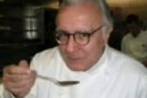 A tu per tu con Alain Ducasse, uno dei più celebri chef del mondo, incontrato nella sua unica esperienza italiana, La Badiola, in Maremma, del Gruppo Terra Moretti. Parlando di cucina, di media e di management della ristorazione ...