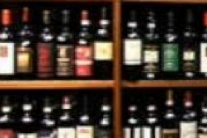 Estate, tutti sotto l’ombrellone. E in enoteca? Come vanno gli affari? Nella stagione turistica come cambia la clientela? Quali vini vanno per la maggiore? Rispondono alcune delle più importanti enoteche da Nord a Sud del Belpaese...