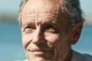 Da elemento di corollario a protagonista di romanzi, il vino si scopre importante anche tra le pagine di un libro e nella vita di molti scrittori. Ma qual è la funzione e quale il ruolo che ha avuto il vino nella vita dello scrittore Erri De Luca?