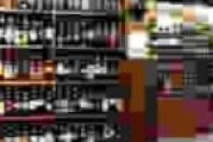 La voglia di vino non va in vacanza. In enoteca si vende come nel resto dell’anno, continua il boom-bollicine. Lo dicono alcune delle più prestigiose enoteche italiane: Trimani (Roma), Vinoteca al Chianti (Firenze), Dante (Napoli), Picone (Palermo)