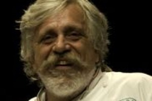 Pasqua si avvicina e, come ogni anno, l’agnello sarà protagonista in tavola. Con l’immancabile dibattito tra tradizionalisti e “animalisti”. Ma le vie della cucina sanno accontentare tutti. I suggerimenti di Fabio Picchi, chef del Cibreo di Firenze