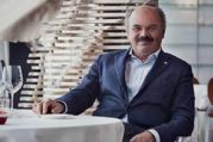 “Il futuro di Eataly è l’America, che ha capito che il cibo italiano è vario e di qualità. Dopo New York apriremo a Boston, Los Angeles e Las Vegas. E poi Europa, con Copenaghen, Londra e Parigi, e Italia, a Trieste e Verona”. Così Oscar Farinetti