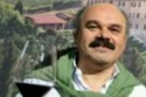 ‘‘Il futuro passa per la semplificazione, partendo proprio dal mondo del vino: produttori e controllori (lo Stato) devono essere complici nell’obiettivo di vendere sempre più vino ad un prezzo medio sempre più alto’’. Così a WineNews Oscar Farinetti