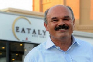 ''Renzi non ha bisogno di consigli da uno di 60 anni, ma mi piace la nomina di Martina a Ministro delle Politiche Agricole. Anche lui come me punta su un solo marchio: quello del made in Italy di eccellenza''. Da Montalcino, parola di Oscar Farinetti